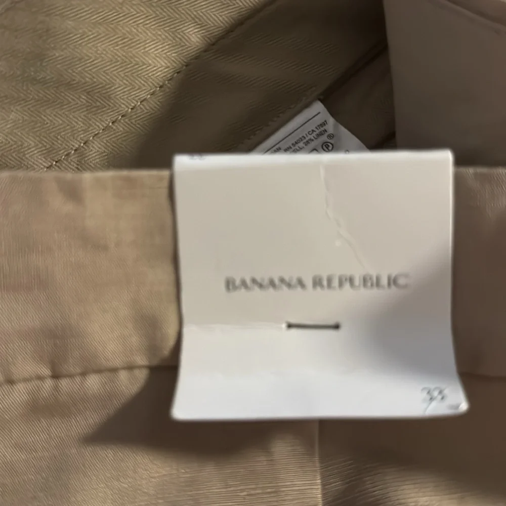 NWT! Banana Republic Men’s Kahki Beige TENCEL™-LINEN PLEATED CROPPED PANT 🩷